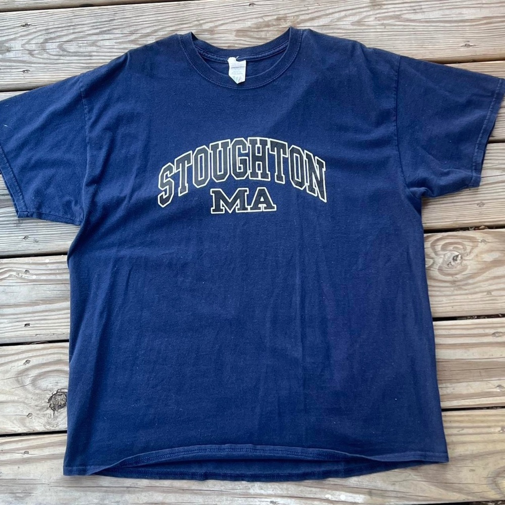 Blue vintage town shirt.